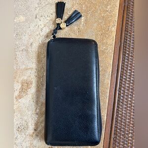 Gucci Black Leather Zip Around Wallet